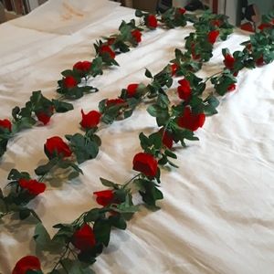 🌟 4 packages, Rose 6ft Garland 3 per package. Great for decorating.